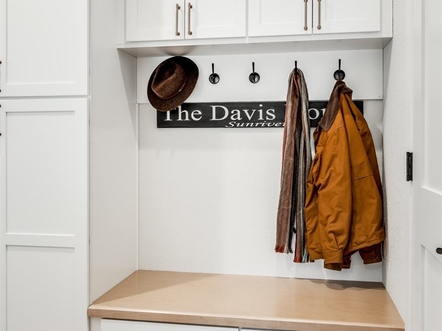 Painted white shaker mudroom cabinets by Blue Mountain Design Bend Oregon